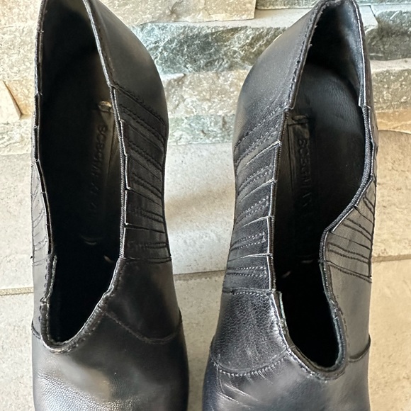 BCBG Vintage Leather Black Booties With Brown Wood Heels & Gold Accent Size 7 - Picture 4 of 8